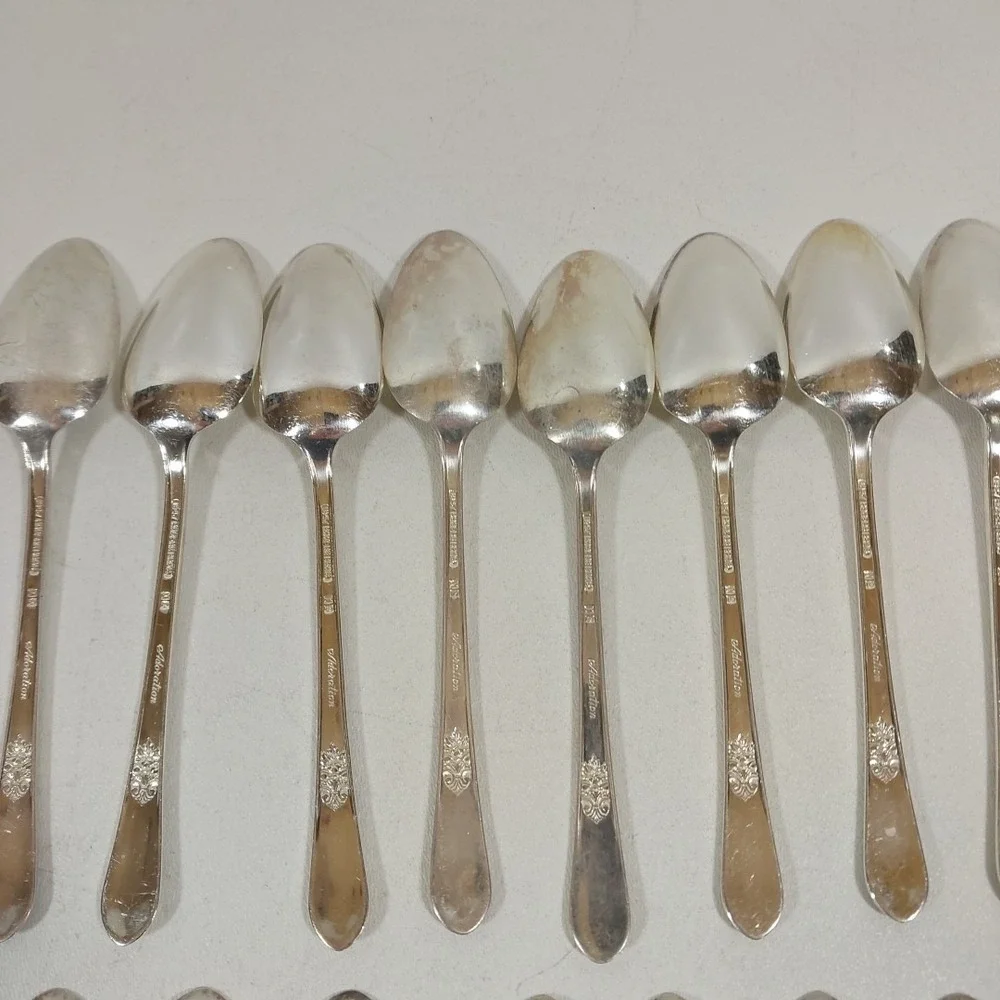 Adoration by 1847 Rogers Bros. IS 1930 Dessert Spoons Silverware flatware Set 16